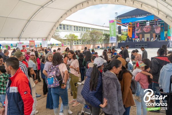 tarima-principal-bazar-de-la-confianza-boyaca-1