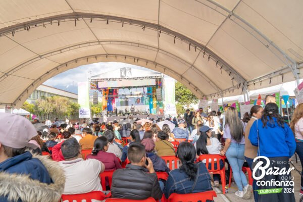 tarima-principal-bazar-de-la-confianza-boyaca-100