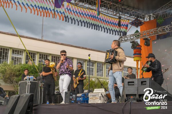 tarima-principal-bazar-de-la-confianza-boyaca-101