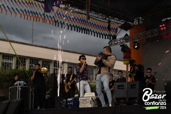 tarima-principal-bazar-de-la-confianza-boyaca-102