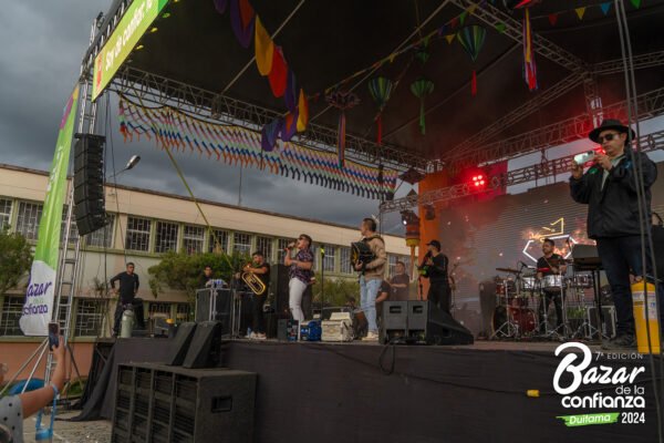 tarima-principal-bazar-de-la-confianza-boyaca-103