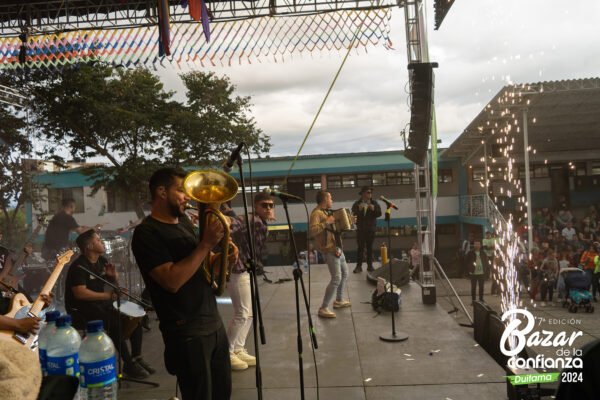 tarima-principal-bazar-de-la-confianza-boyaca-104