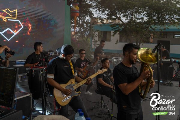 tarima-principal-bazar-de-la-confianza-boyaca-106