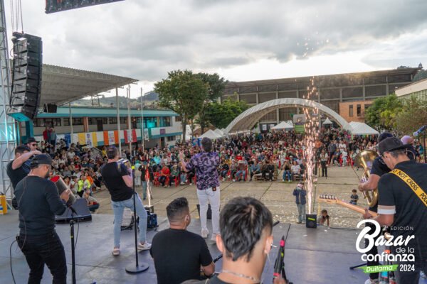 tarima-principal-bazar-de-la-confianza-boyaca-108