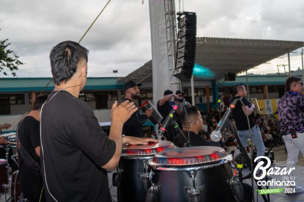 tarima-principal-bazar-de-la-confianza-boyaca-109