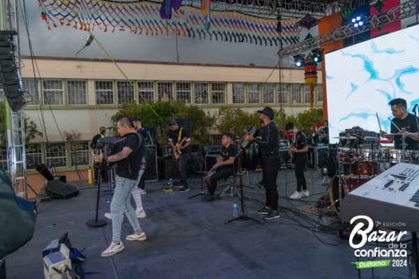 tarima-principal-bazar-de-la-confianza-boyaca-110