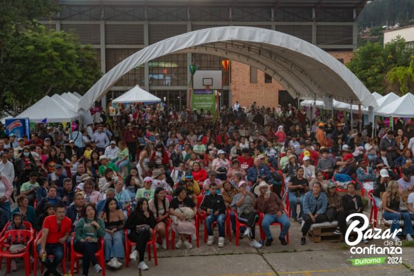 tarima-principal-bazar-de-la-confianza-boyaca-111