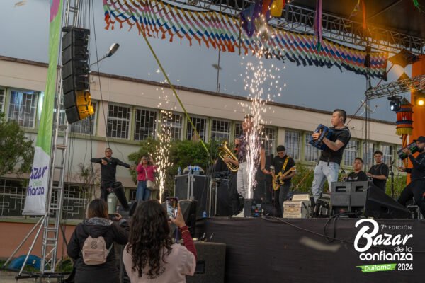 tarima-principal-bazar-de-la-confianza-boyaca-116