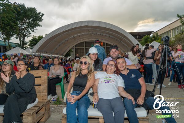 tarima-principal-bazar-de-la-confianza-boyaca-117