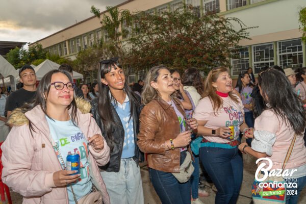 tarima-principal-bazar-de-la-confianza-boyaca-119