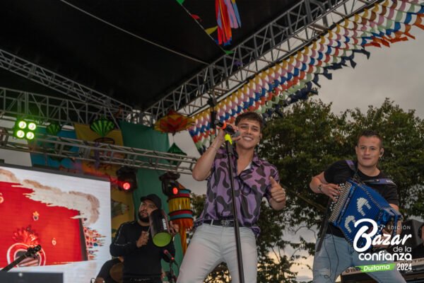 tarima-principal-bazar-de-la-confianza-boyaca-122