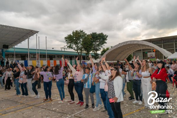 tarima-principal-bazar-de-la-confianza-boyaca-123