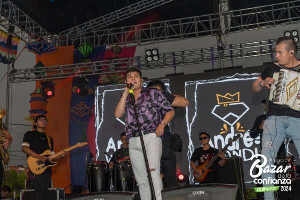 tarima-principal-bazar-de-la-confianza-boyaca-124