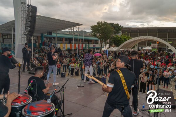 tarima-principal-bazar-de-la-confianza-boyaca-126