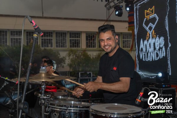 tarima-principal-bazar-de-la-confianza-boyaca-127