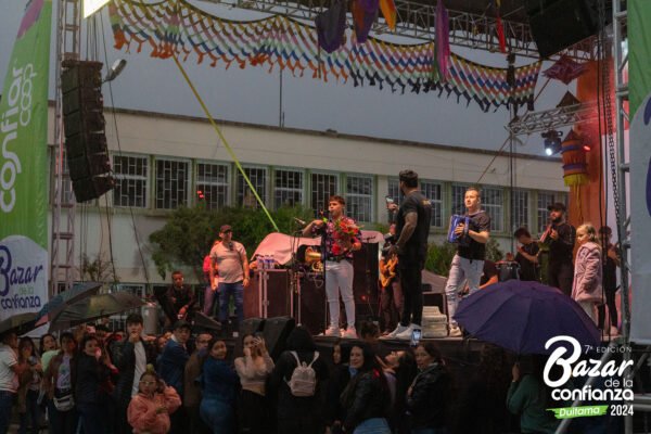 tarima-principal-bazar-de-la-confianza-boyaca-129