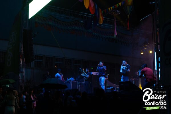 tarima-principal-bazar-de-la-confianza-boyaca-131