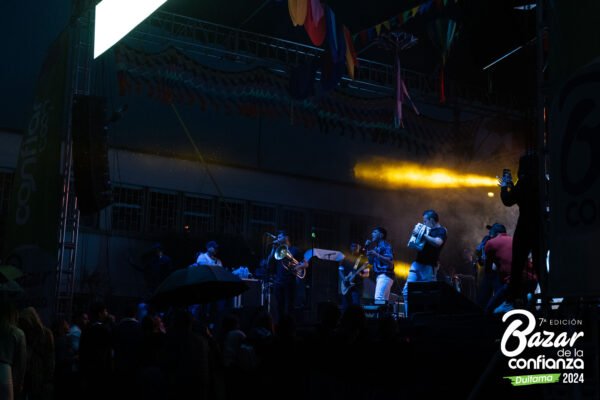 tarima-principal-bazar-de-la-confianza-boyaca-132