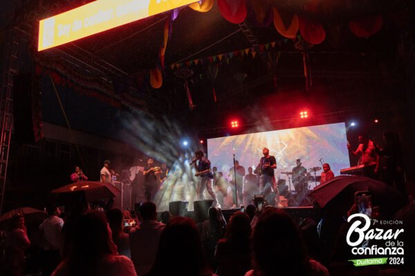 tarima-principal-bazar-de-la-confianza-boyaca-133
