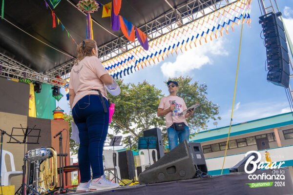 tarima-principal-bazar-de-la-confianza-boyaca-19