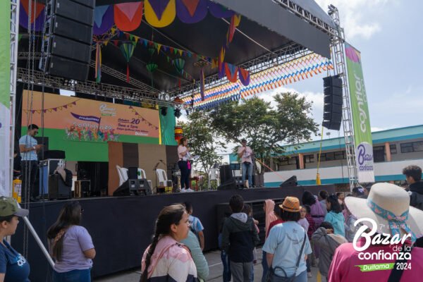 tarima-principal-bazar-de-la-confianza-boyaca-23