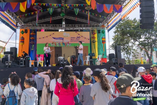 tarima-principal-bazar-de-la-confianza-boyaca-25