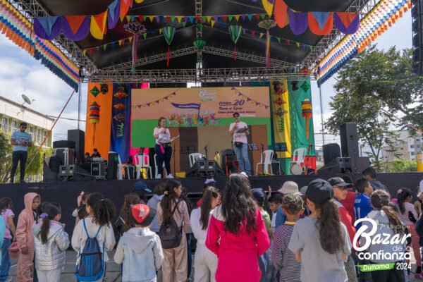 tarima-principal-bazar-de-la-confianza-boyaca-26