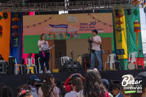 tarima-principal-bazar-de-la-confianza-boyaca-27