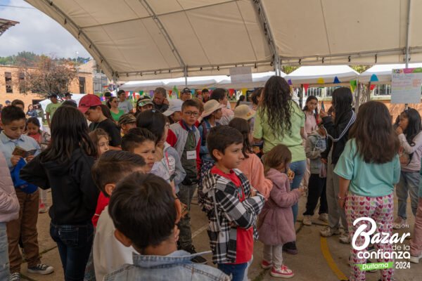 tarima-principal-bazar-de-la-confianza-boyaca-3