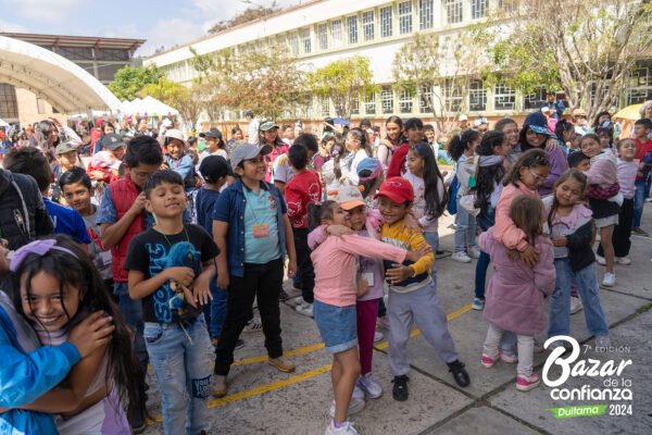 tarima-principal-bazar-de-la-confianza-boyaca-40