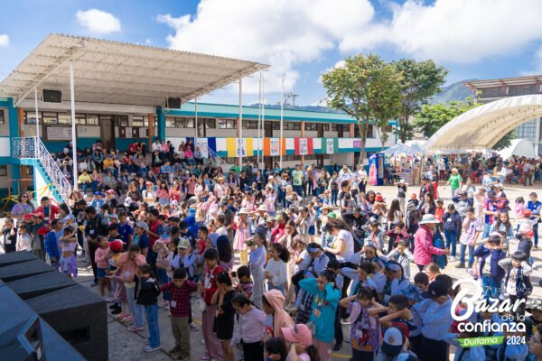 tarima-principal-bazar-de-la-confianza-boyaca-45