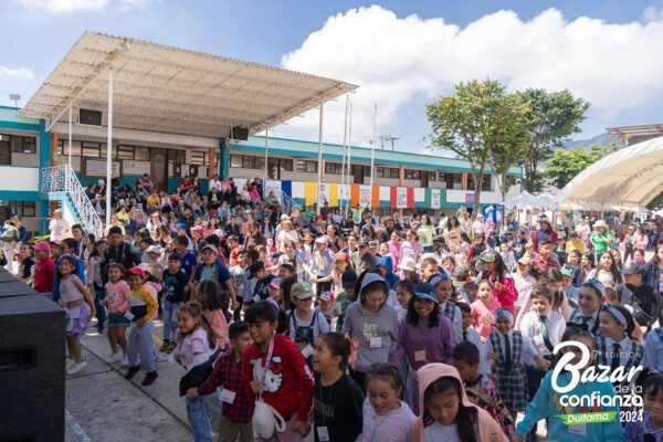 tarima-principal-bazar-de-la-confianza-boyaca-46