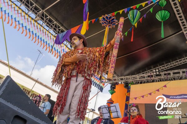 tarima-principal-bazar-de-la-confianza-boyaca-48