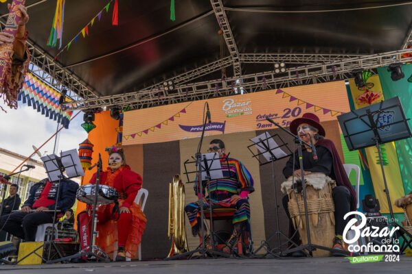 tarima-principal-bazar-de-la-confianza-boyaca-50