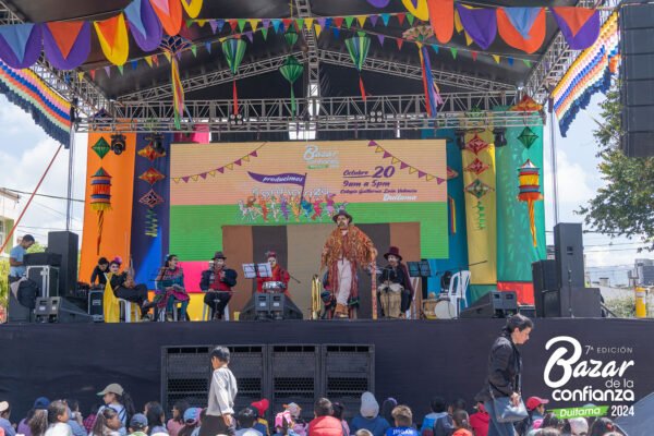 tarima-principal-bazar-de-la-confianza-boyaca-52