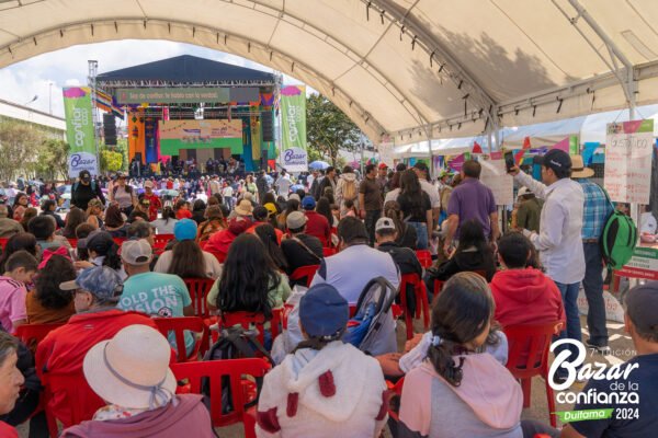 tarima-principal-bazar-de-la-confianza-boyaca-54