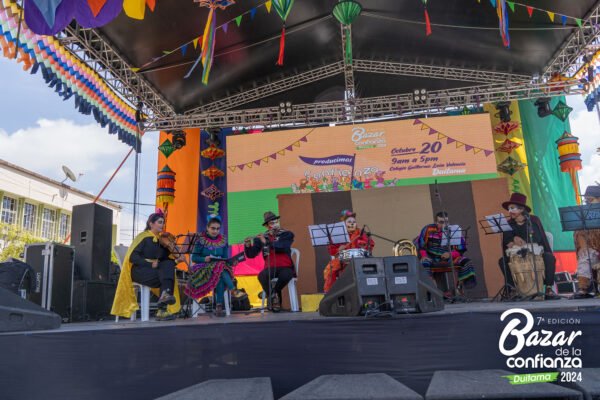 tarima-principal-bazar-de-la-confianza-boyaca-55