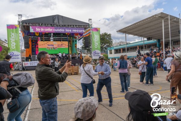 tarima-principal-bazar-de-la-confianza-boyaca-60