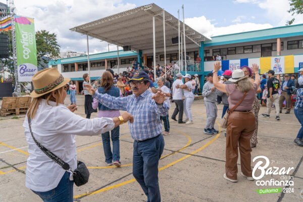 tarima-principal-bazar-de-la-confianza-boyaca-61