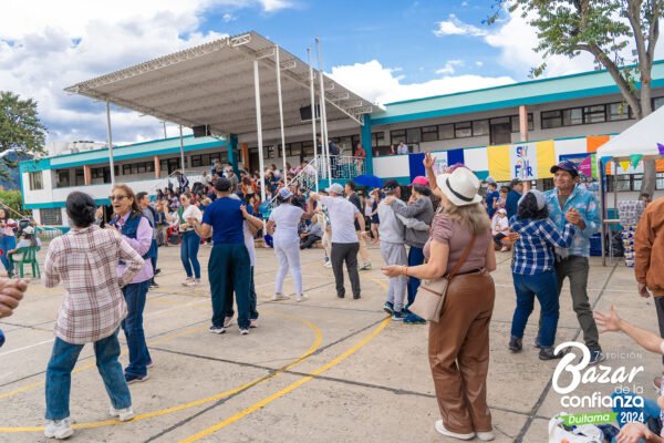 tarima-principal-bazar-de-la-confianza-boyaca-62