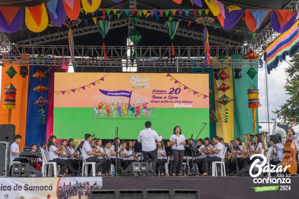 tarima-principal-bazar-de-la-confianza-boyaca-63