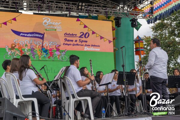 tarima-principal-bazar-de-la-confianza-boyaca-64