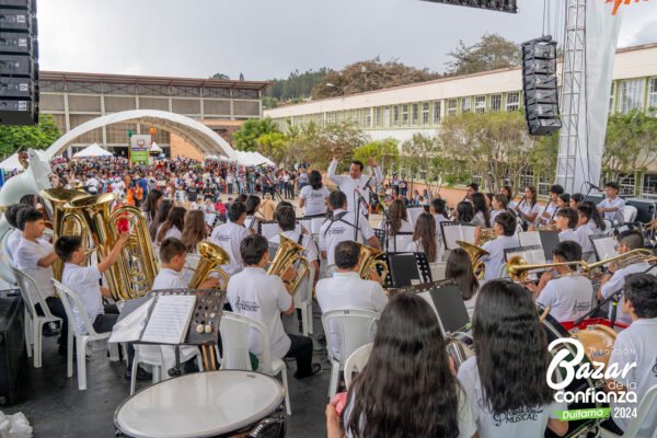 tarima-principal-bazar-de-la-confianza-boyaca-68