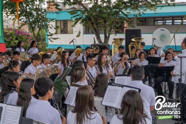 tarima-principal-bazar-de-la-confianza-boyaca-70