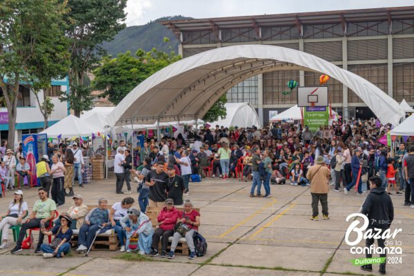 tarima-principal-bazar-de-la-confianza-boyaca-71