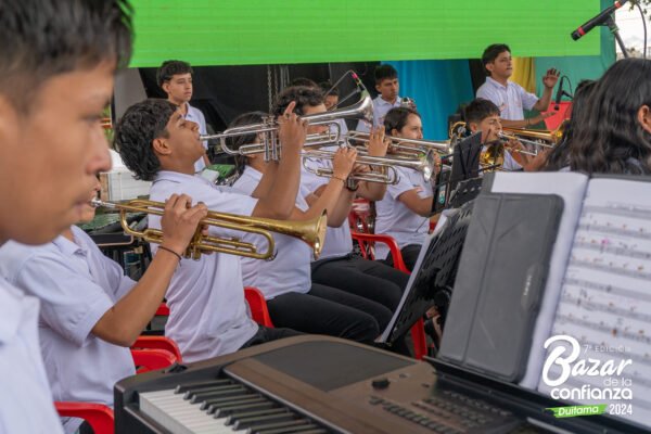 tarima-principal-bazar-de-la-confianza-boyaca-74