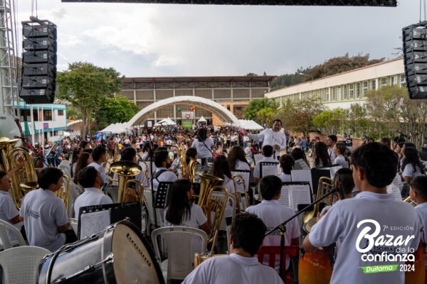 tarima-principal-bazar-de-la-confianza-boyaca-75