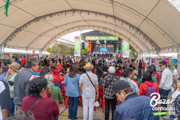 tarima-principal-bazar-de-la-confianza-boyaca-79