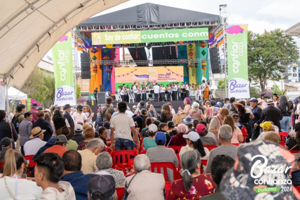 tarima-principal-bazar-de-la-confianza-boyaca-80