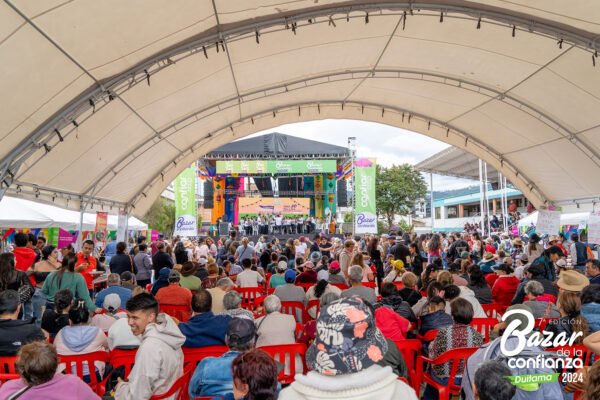 tarima-principal-bazar-de-la-confianza-boyaca-81